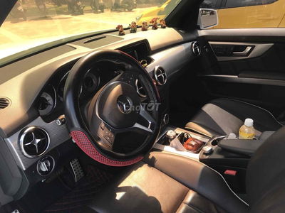Cần bán xe Mercedes GLK màu trắng