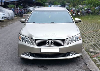 Toyota Camry 2014 2.5Q - 100000 km