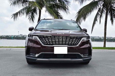 Kia Carnival 2.2D Signature 2023 màu đỏ mận