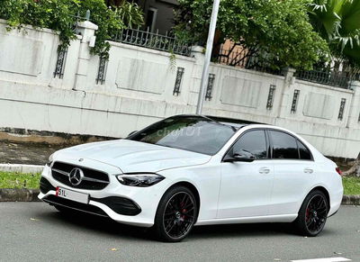 Mercedes-C200 Plus Trắng/ Nội thất nâu, 16.000 Km