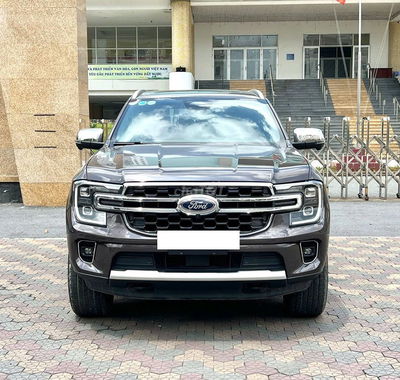 Everest 2024 Titanium 2 cầu - XUẤT HOÁ ĐƠN CÔNG TY