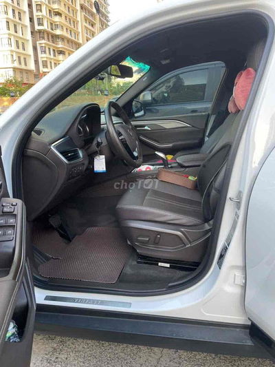 VinFast Lux SA2.0 2021 2.0 AT - 57000 km