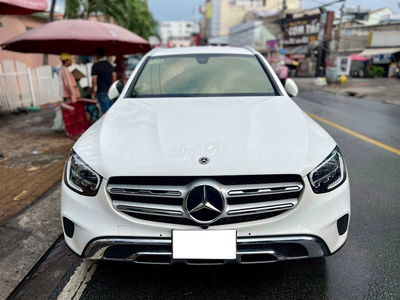 Mercedes Benz GLC 2022 200 4Matic V1, màu trắng.