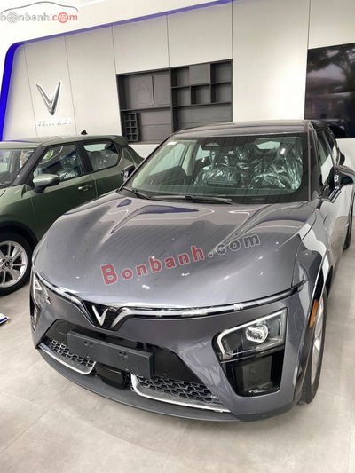 Xe VinFast VF7 Eco 2025