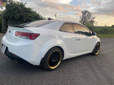 Kia Forte 2010 Koup 2.0 AT - 90000 km
