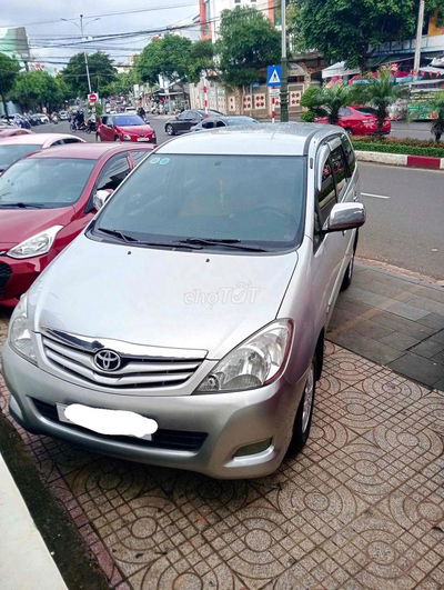 Toyota Innova 2011 G - 195 km