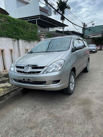 Toyota Innova 2007 G - 1200 km
