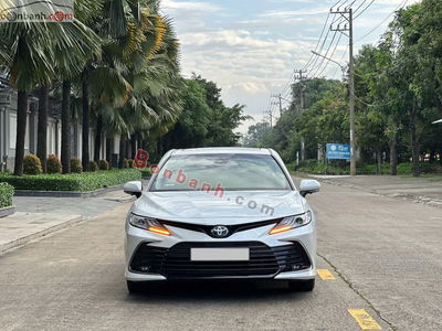 Xe Toyota Camry 2.0Q 2024