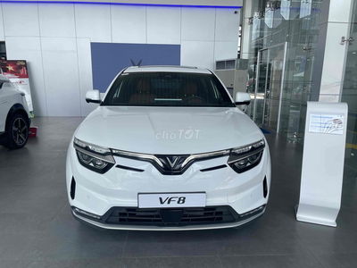 VinFast VF8 2025 Eco giá tốt