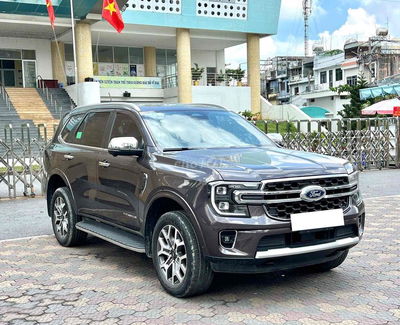 Cần bán Ford Everest 2024 Titanium 2.0L 4x4 AT