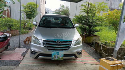 Nhà e muốn bán cái xe Innova 2013, bản E, bác nào
