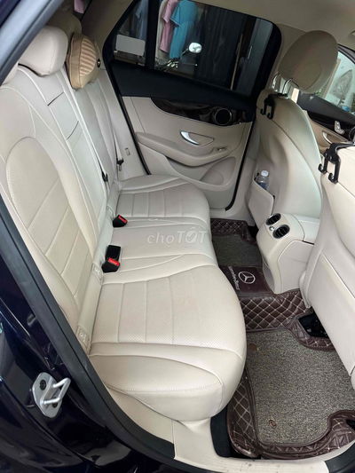 Mercedes Benz GLC 2022 200 4Matic - 37000 km