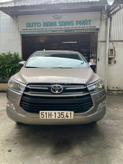 Mới 6.000 km - thật sự quá mới Innova E sàn 2019