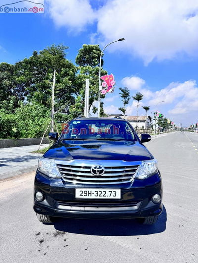 Xe Toyota Fortuner 2.7V 4x2 AT 2015
