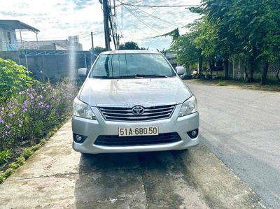Toyota Innova 2014 2.0E - 100000 km