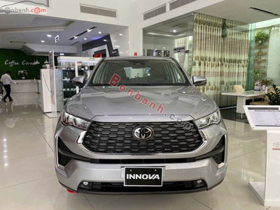 Xe Toyota Innova Cross HEV 2.0 CVT 2025