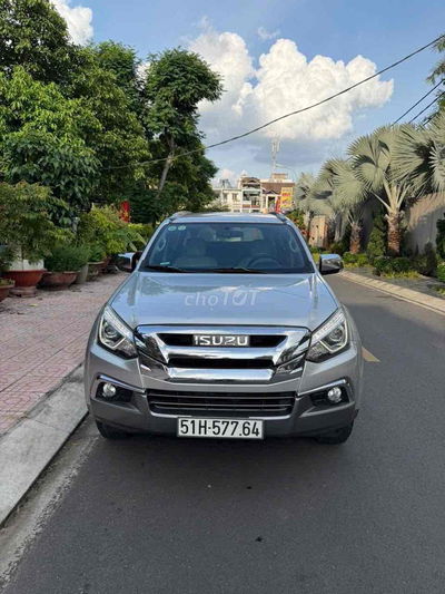 ISUZU MU-X B7 máy dầu 1.9 Turbo số sàn 2019