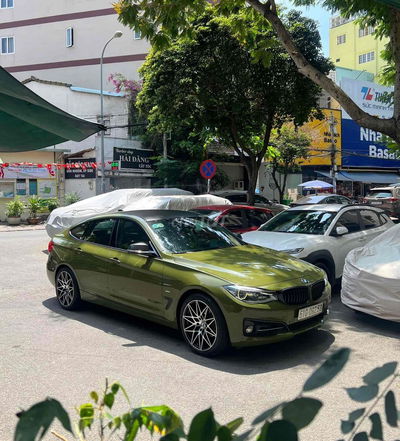 BMW 3 Series 2018 320i GT - 47000 km