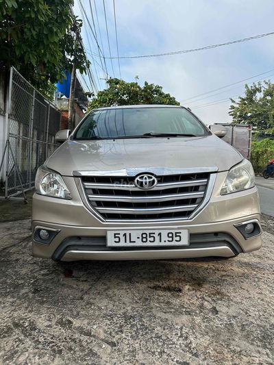 Toyota Innova 2013 J - 100000 km