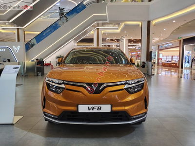 Xe VinFast VF8 Eco 2025