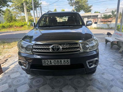Toyota Fortuner máy dầu biển số 8888