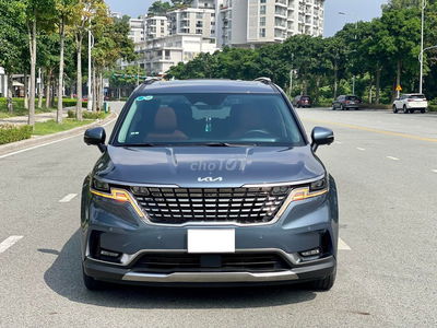 Kia Carnival 2023 Signature 3.5G - 49,000 km.