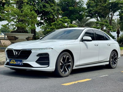 VinFast Lux A Plus 2022 - Màu trắng - 4v9km