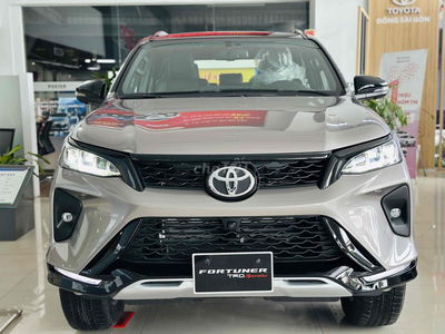Fortuner Legender 2.4L 4x2 AT | Ưu Đãi Sốc 45 tr