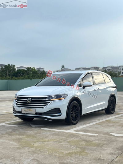 Xe Volkswagen Viloran Premium 2023