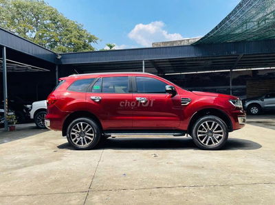 EVEREST TITANIUM ĐỎ MẬN 2021 NHẬP THÁI