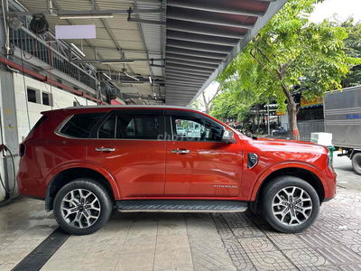Ford Everest Titanium 4x4 2022, bảo hành Ford 2027