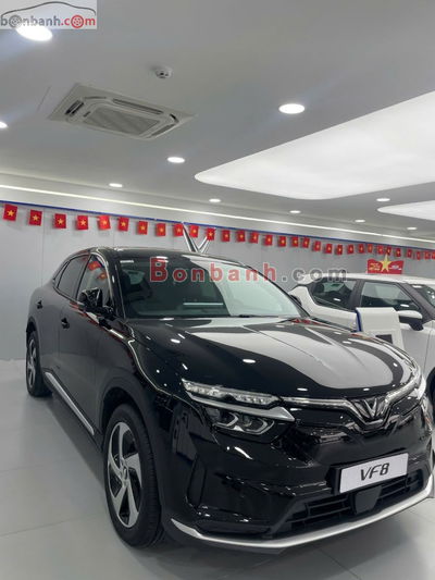 Xe VinFast VF8 Eco 2025