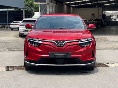 VinFast VF8 S 2024 mua pin, màu đỏ - 14000 km