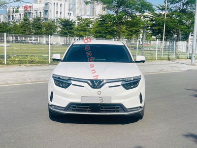 Xe VinFast VF8 Eco AWD 2024