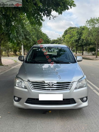 Xe Toyota Innova 2.0E 2012