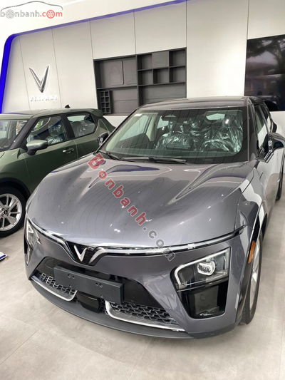 Xe VinFast VF7 Eco 2025