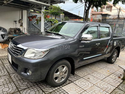 Toyota Hilux 2012 2.5E 4x2 MT - 122000 km