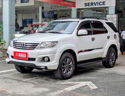Toyota Fortuner 2016 số tự động màu trắng máy xăng