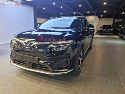 Xe VinFast VF8 Eco 2023