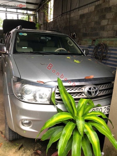 Xe Toyota Fortuner 2010