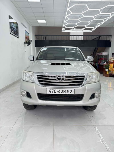 Toyota Hilux 2013 2.5E 4x2 MT - 135000 km