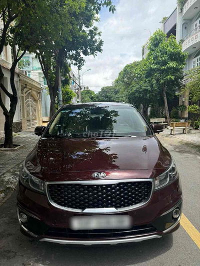 Kia Sedona model 2017 - độ limousine gần 400tr