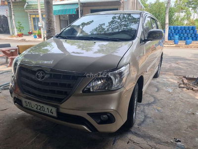 Toyota innova 2016 2.0V - 100000 km