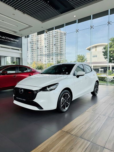 Một Chiếc Màu Trắng - Mazda 2 2024 Sport Luxury