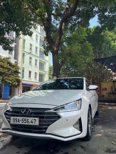 Hyundai Elantra 2022 2.0 AT - 965000 km
