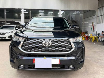 Toyota Innova 2025 Cross 2.0 CVT - 11,000 km.