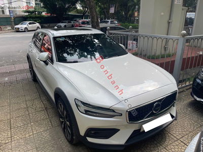 Xe Volvo V60 Cross Country B5 AWD 2022