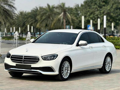 Mercedes Benz 2022 E200 Exclusive - 30000 km