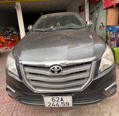 Toyota Innova 2013 2.0E - 110000 km