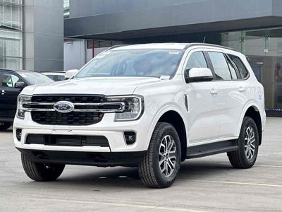 Ford Everest 2025 Ambiente 2.0L 4x2 AT mới 100%